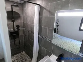 Proche Lac du Salagou, Chambre agréable avec salle d'eau et WC privé - Image 4
