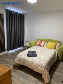 Southend Luxe Retreat - Image 2