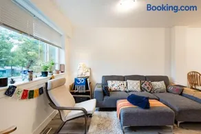 Beautiful Vancouver Cedar Cottage House - Image 1