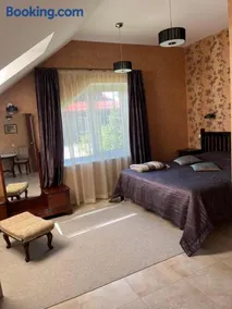 Classic Car Museum Apartment - Image 2