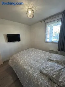 T2 cosy, calme et 2 Parking privé avec Piscine - Image 4