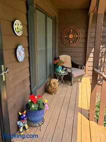 Lakefront Serenity - Image 5