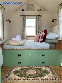 The Leveret's Lookout - Vintage Original Shepherd's Hut - Image 3
