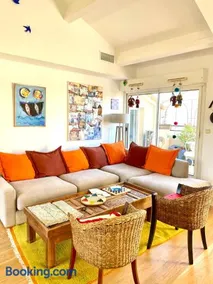 Elegant Marseille Prado Loft Walk to velodrome metro and Tram - Image 1