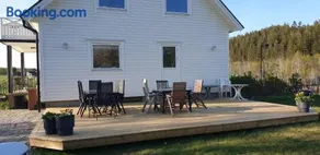 Stort hus i vackra Karl Gustav, när fin bad och fiskesjö och Ullared - Image 2
