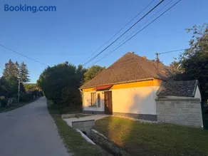 Görbeút Vendégház - Image 1