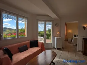Gîte à la montagne avec cheminée, wifi et joli terrain - Image 1