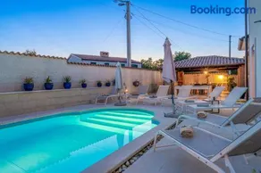 Villa Artist - Image 3
