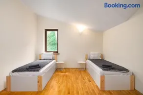 Golden Villas - Cozy Family Villa with Garden & Sauna, Konstancin - Image 2