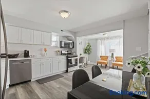 Modern 4BD 2BA Home Near Downtown Metra - Image 2