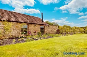 The Cow Shed - Rural Barn Conversion with Hot Tub - Image 1
