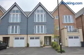 Large En-Suite with Stunning River Views in Lancaster - Image 5