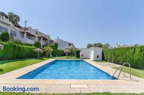 Chalet Adosado Con Piscina - Image 1