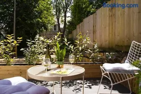 The Studio, Rosebud. 5 minutes walk to beach. - Image 2
