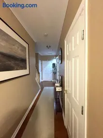Large 4-Bedroom Entire Home with Two Living Rooms - Image 3