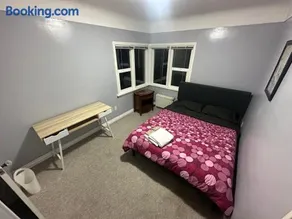 Artistic Apartment Near Downtown - Image 4