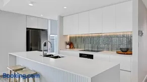 Luxury Townhouse Maroochydore - Image 2