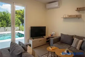 Exis Seaview - Image 4