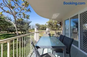 Surfside Buddina Beachfront 3bed Apt - Direct Beach Access - Image 4