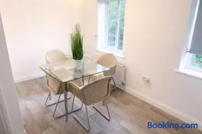 4 bed in Milton Keynes - Image 4