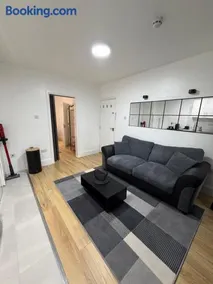 One Bedroom Apartment - Near Wembley - Image 5