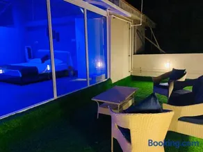 The Retreat-Glasshouse bungalow - Image 2