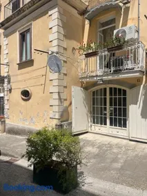 Le Rose Inn - Image 2