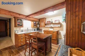 Guest Suite at The Red House basement attached with private entrance - Image 2