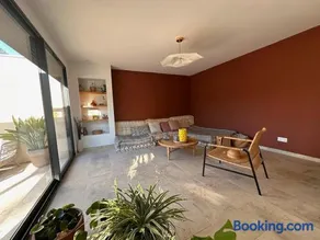 Contemporary charming villa - Image 5