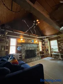 Cozy Cabin Escape Hot Tub & Lake Access - Image 2