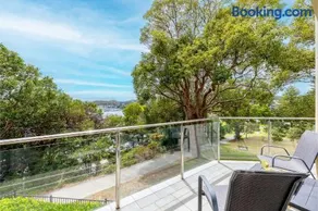 Paradiso, 4,4 Laman St - Unit with aircon, wi-fi, pool and in the heart of town, water views - Image 2