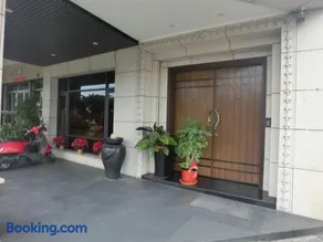 Happy Hostel - Image 4