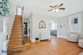Walk to DTA & USNA Pet-Friendly Home - Image 2