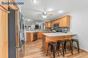 Des Moines 4BR Family Getaway - Image 3