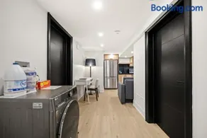 Stylish 2BR West End Oasis Near High Park - Image 3