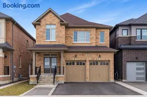 Luxury 5 Star Stay in Brampton Ideal for Groups! - Image 2