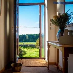 Hillside Cottage - Image 3
