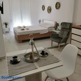 Vicky's Apartment (5m from sea) - Image 1