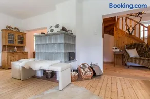 Forest Chalet, all famous ski areas around us, 15 min to city of salzburg, mountainview, panorama sauna, bath whirlpool, fire pit in garden up to 10 p - Image 3