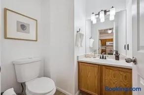 3BR Modern Retreat, Close to DIA & Downtown Denver - Image 3