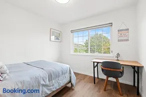 Cozy Full Suites Bright & Private Great Value - Image 1