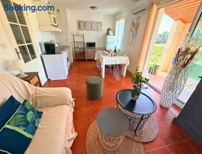Quiet, shared pool, secure residence, view, free parking - Image 1