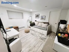 Small Private Studio at Kitsilano Beach - Image 5