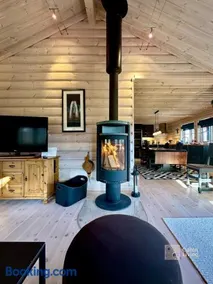 Indoor hot tub, views & nature, cosy family cabin at Filefjell - Image 4