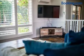 Spacious Pet Friendly Ping Pong Table - Image 2