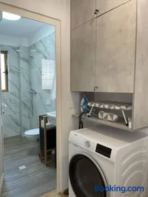 Sunny City Center Apartment - Image 2
