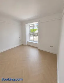 Sea View Apartment Llanstadwell - Image 2