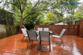 Spacious Villa Holiday Staycation in Canterbury East of Melbourne - Image 3