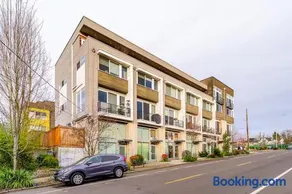 Entire studio walk or bike to World Cup & downtown with AC - Image 4