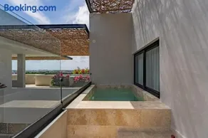 Tropical Penthouse 2BR and Jacuzzi - Image 2